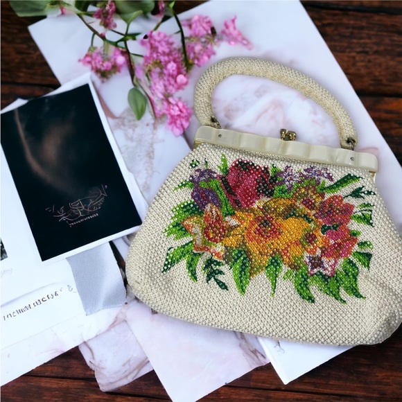 Vintage 1960s Bead lucite Flower purse 👜 So pretty! - Picture 2 of 7